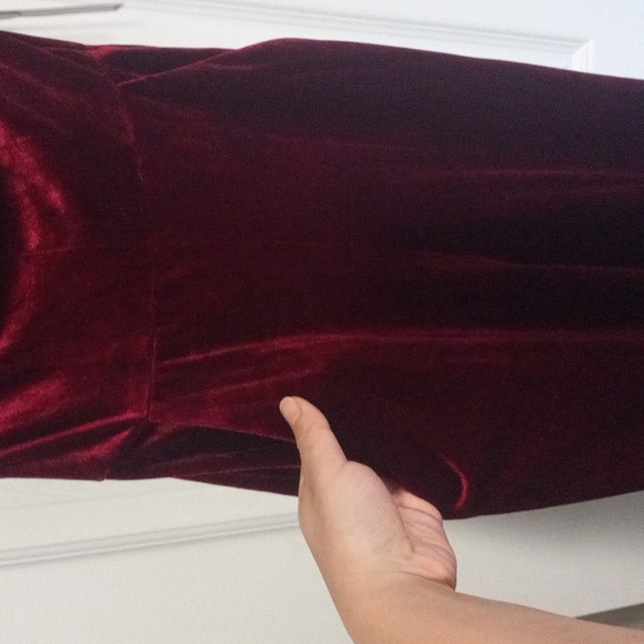 Premier Amour wine colored velour sleeveless jumpsuit size 2 - Picture 2 of 6